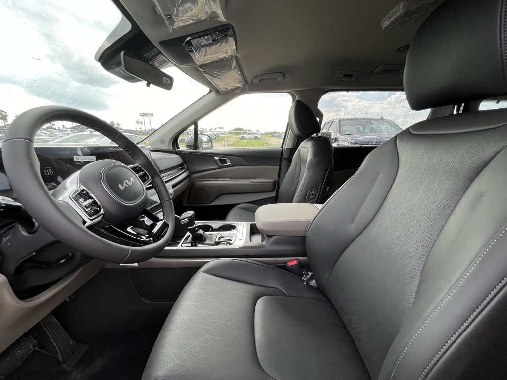 2026 Kia Carnival EX photo 13