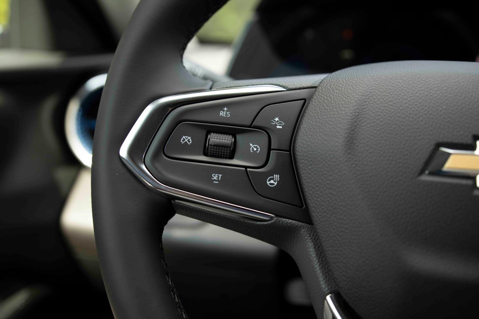 2025 Chevrolet Trax LT photo 14
