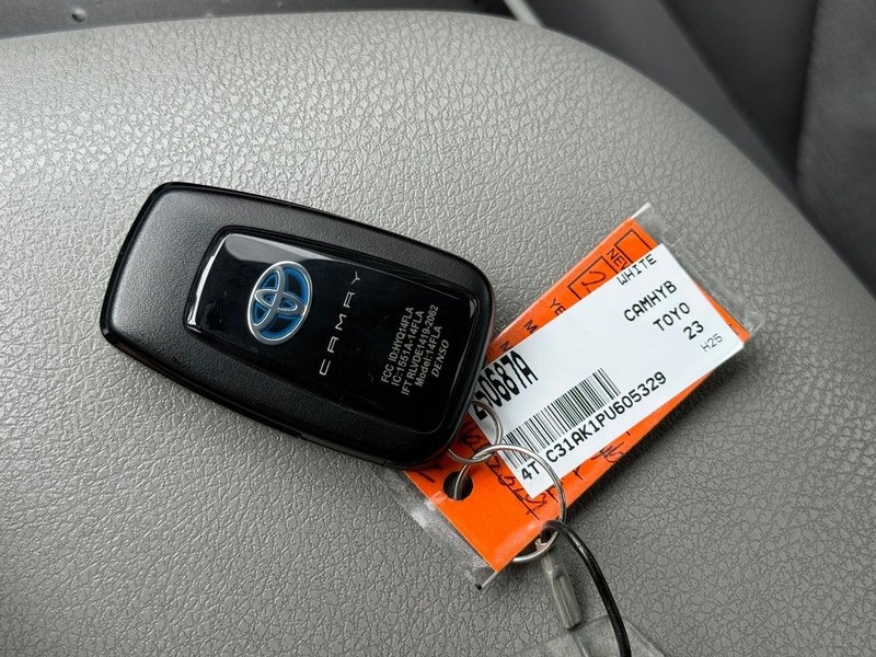 2023 Toyota Camry Hybrid LE photo 29