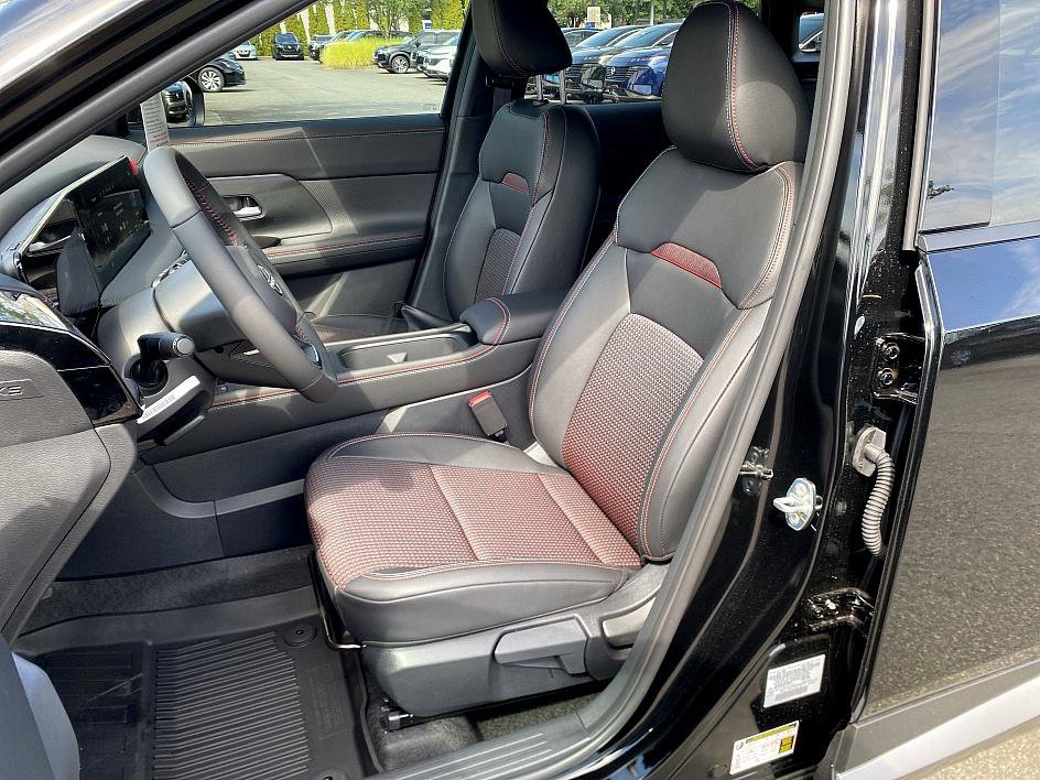 2025 Nissan Kicks SR photo 16