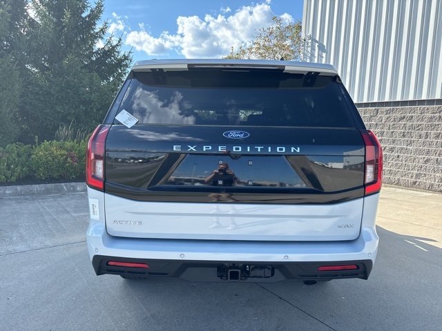 2025 Ford Expedition MAX photo 3