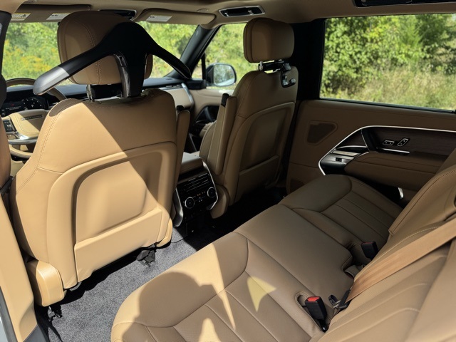 2025 Land Rover Range Rover SE photo 17