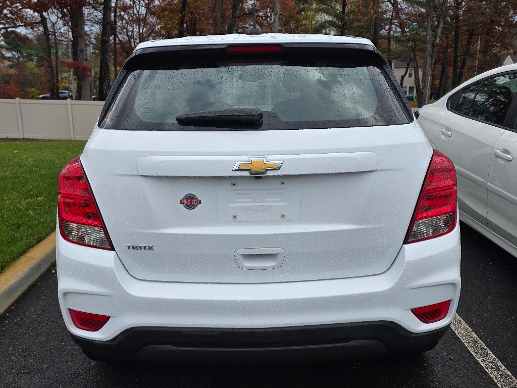 2021 Chevrolet Trax LS photo 4