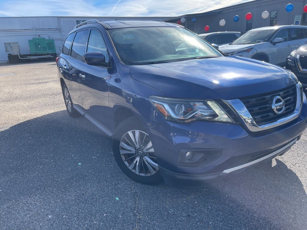 2020 Nissan Pathfinder SV photo 2