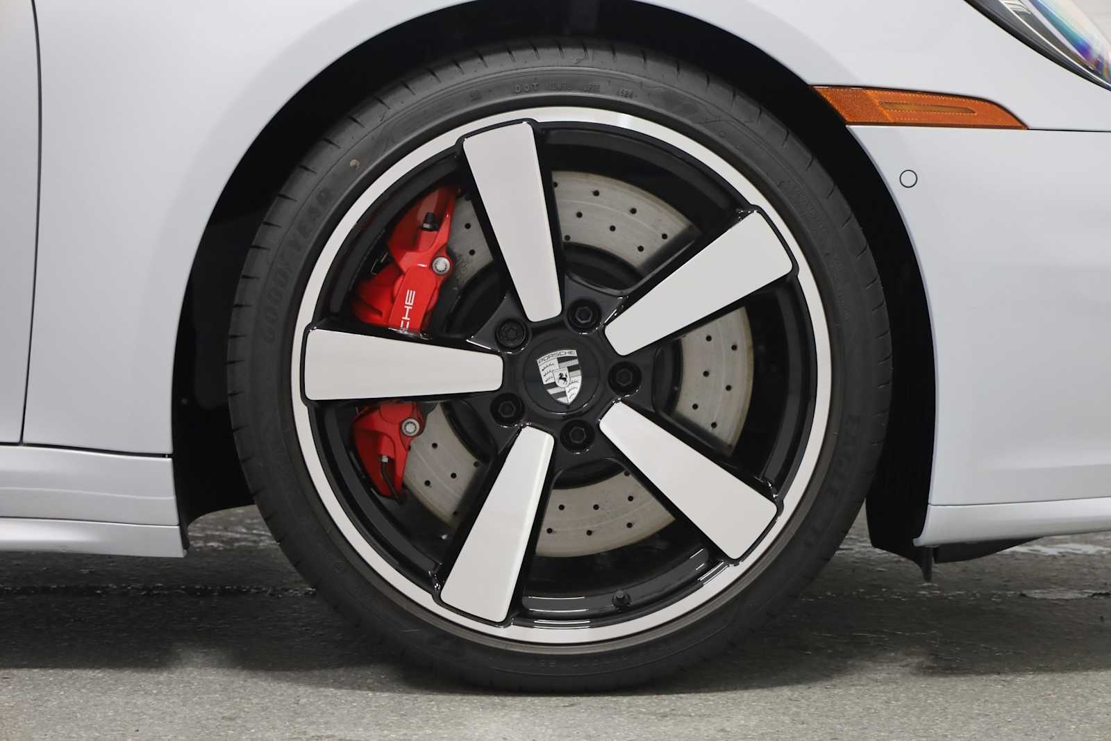 2025 Porsche 911 S photo 12