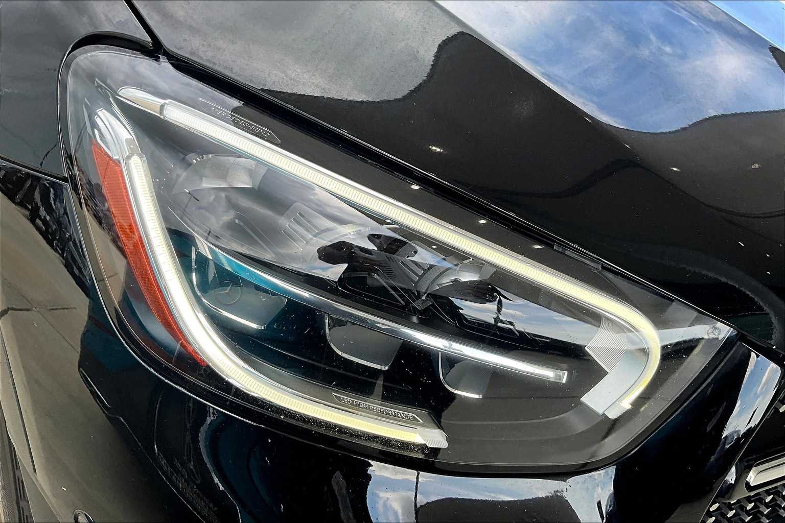 2021 Mercedes Benz GLC 300 photo 23