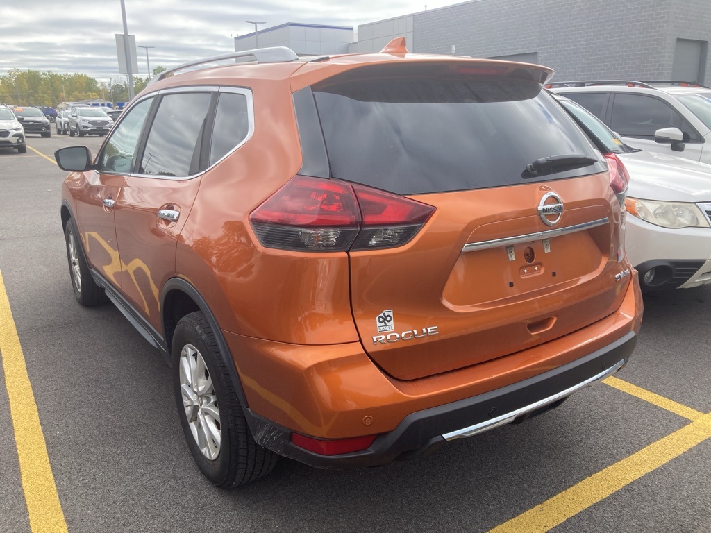 2019 Nissan Rogue SV photo 3