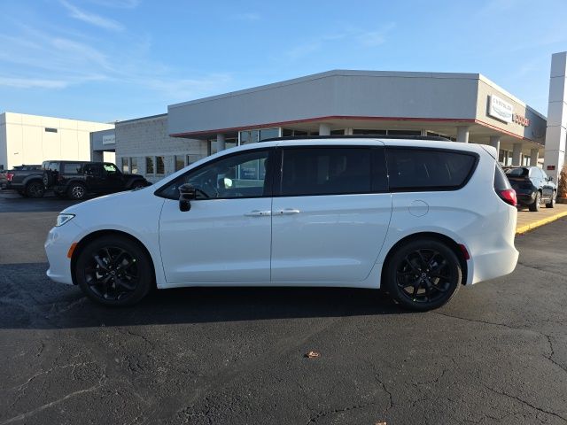 2026 Chrysler Pacifica Limited photo 4