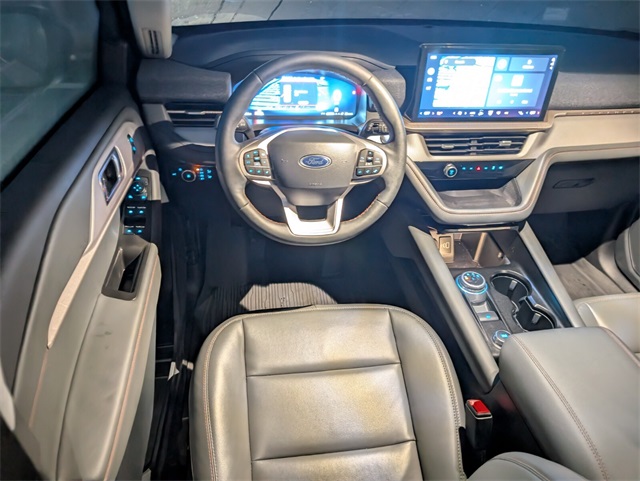 2025 Ford Explorer photo 8