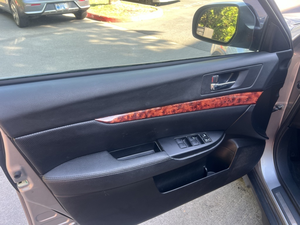 2010 Subaru Outback 2.5i photo 8