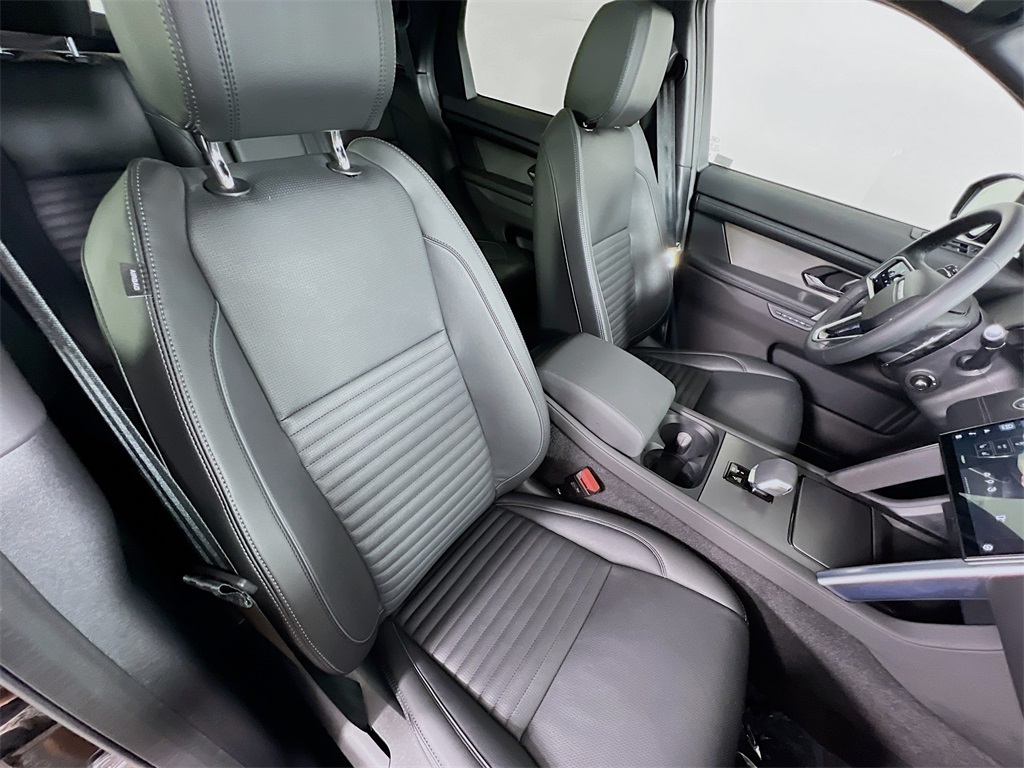 2025 Land Rover Discovery Sport Dynamic SE photo 26