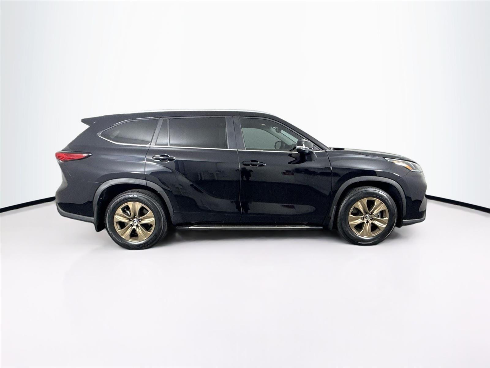 2023 Toyota Highlander Hybrid Bronze Edition photo 5