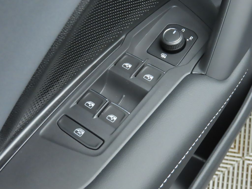 2025 Volkswagen Tiguan SE R-Line Black photo 22