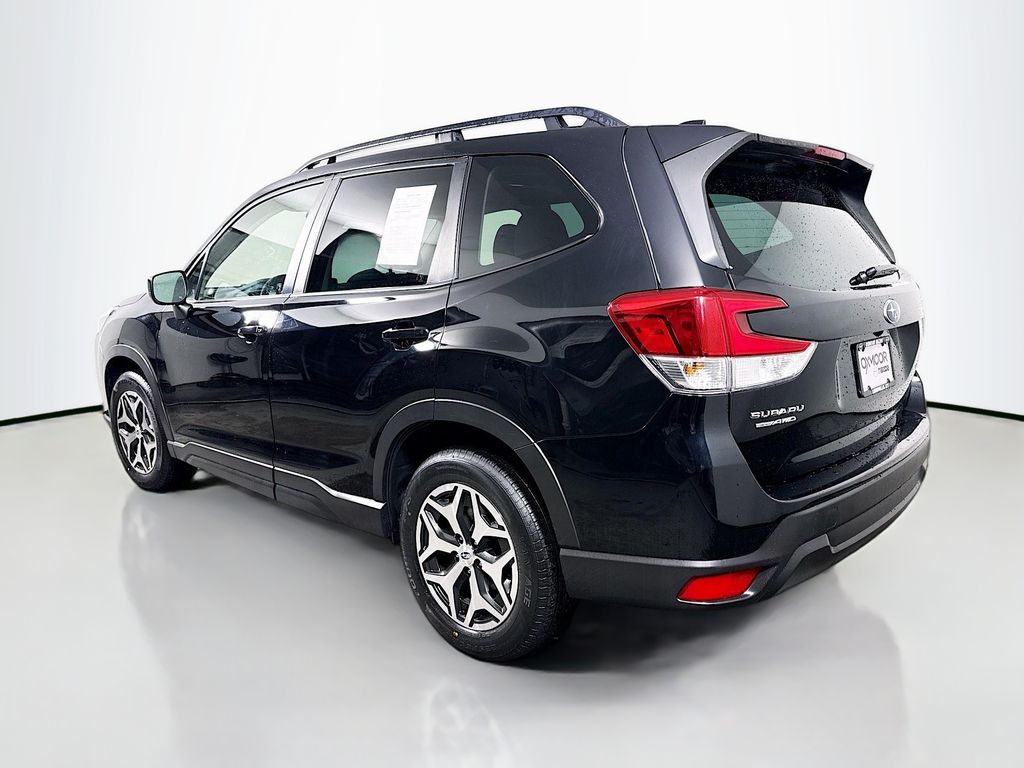 2023 Subaru Forester Premium photo 3