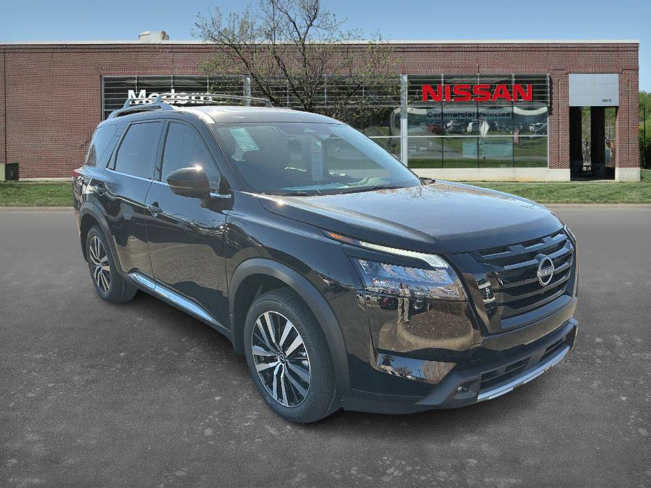 2025 Nissan Pathfinder Platinum photo 4