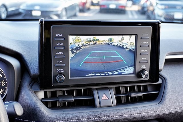 2022 Toyota RAV4 LE photo 26