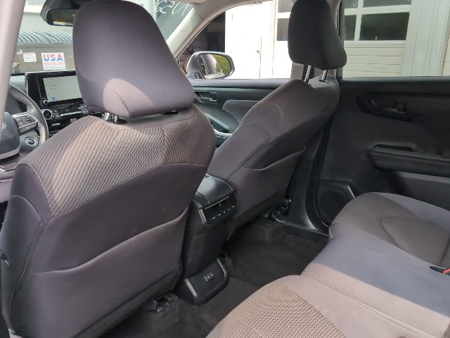 2024 Toyota Highlander LE photo 35