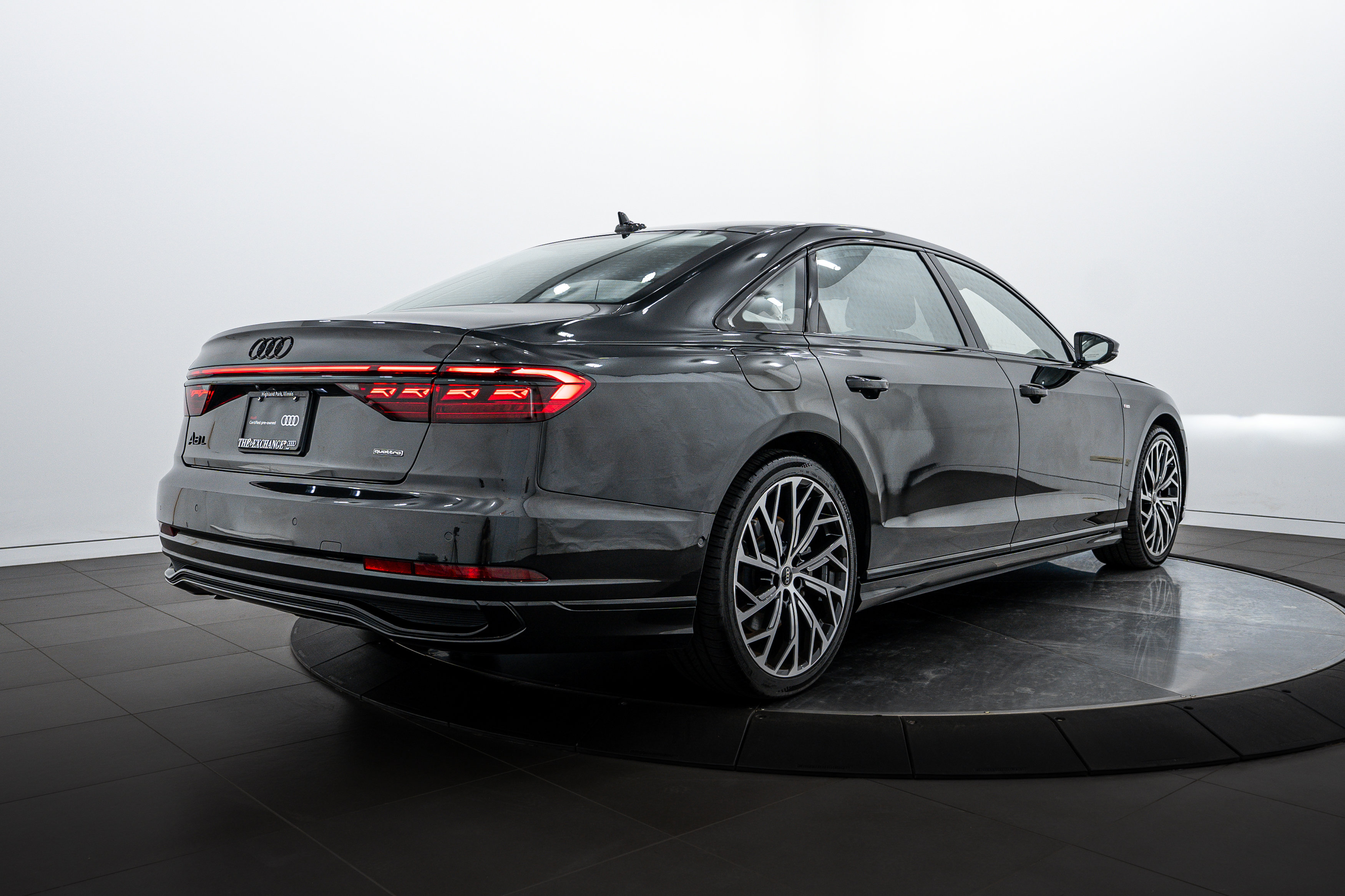 2022 Audi A8 L Quattro photo 3