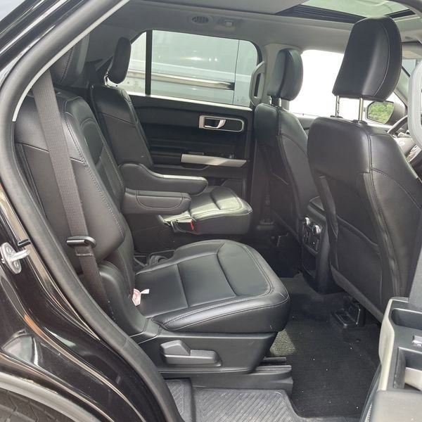 2021 Ford Explorer XLT photo 4