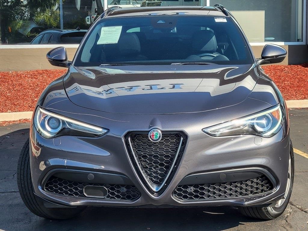 2023 Alfa Romeo Stelvio Ti photo 4