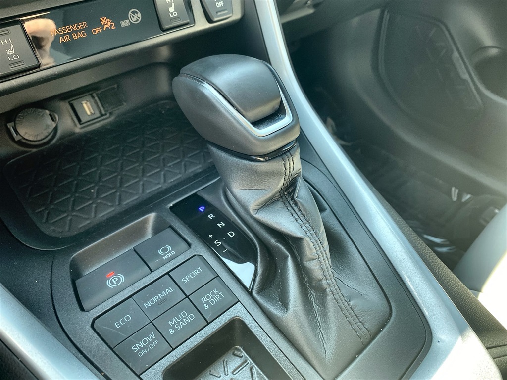2022 Toyota RAV4 XLE Premium photo 21