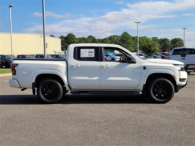 2026 Nissan Frontier Crew Cab SV photo 2