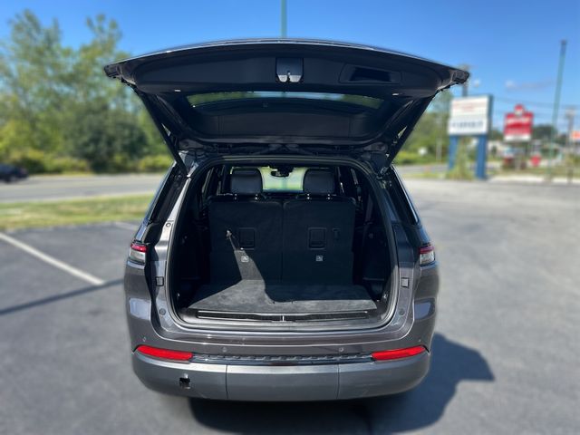 2023 Jeep Grand Cherokee Altitude photo 10