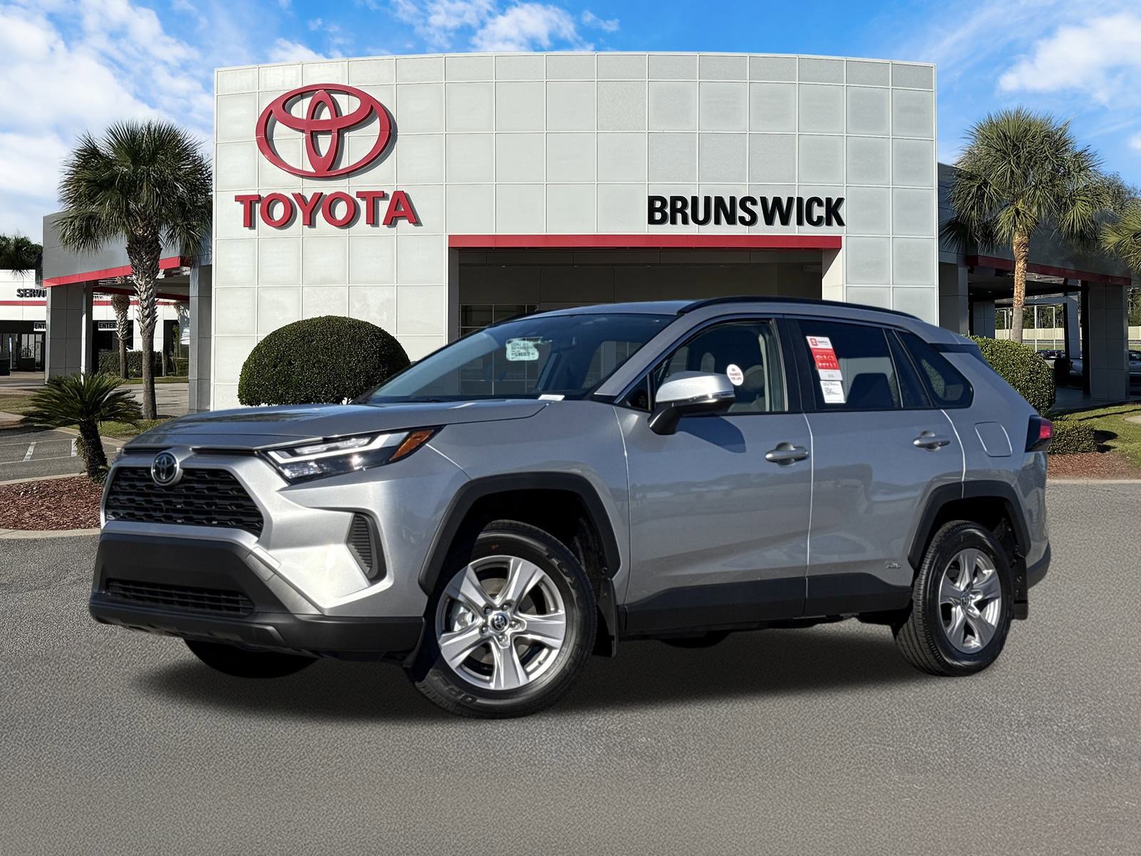 2025 Toyota RAV4 XLE's photo