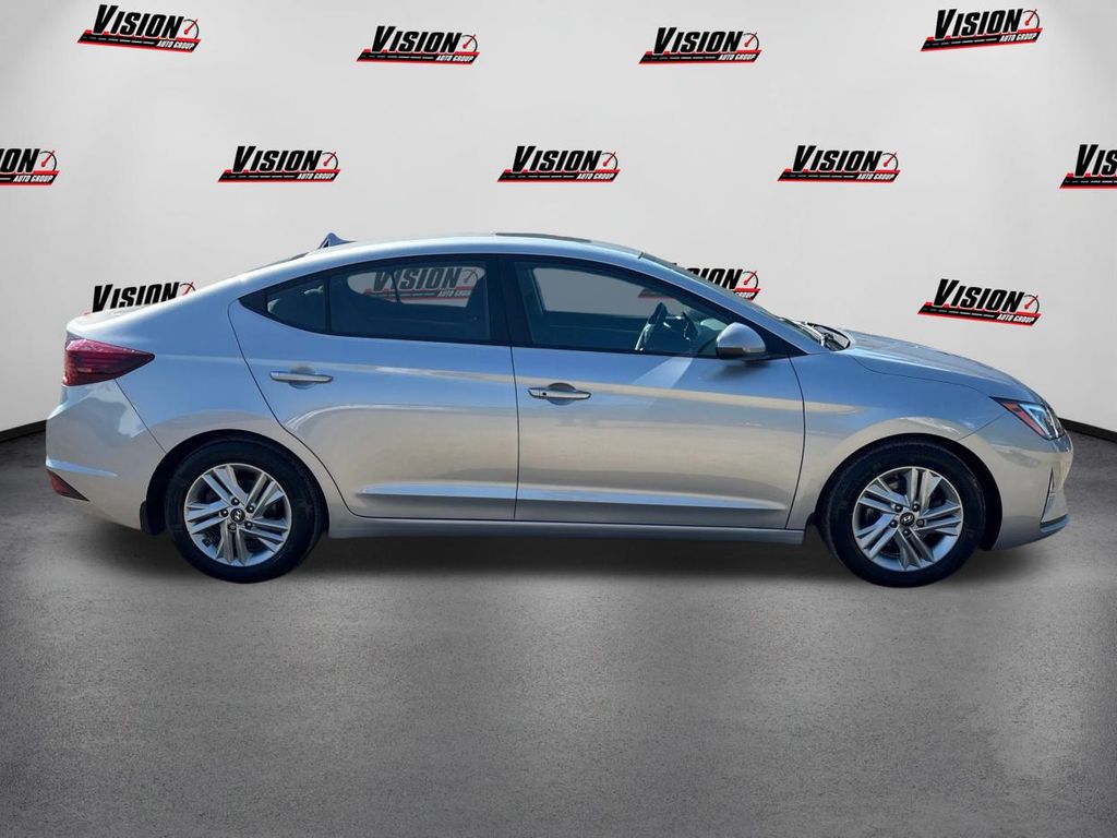 2020 Hyundai Elantra Value Edition photo 2