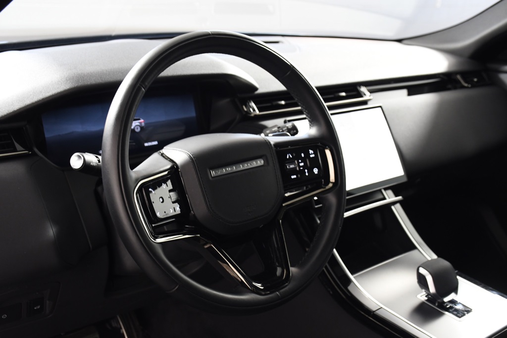 2025 Land Rover Range Rover Velar SE photo 11