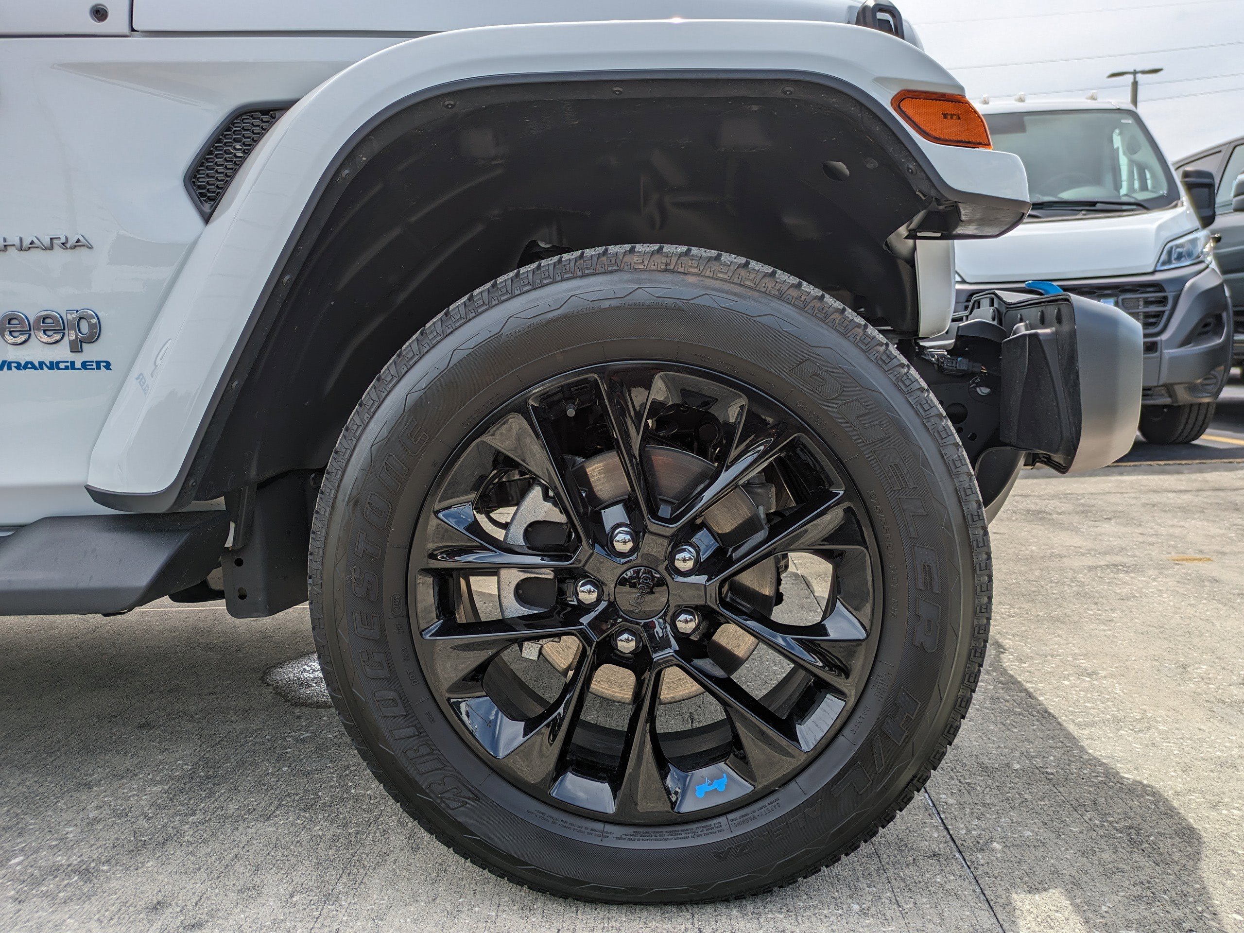 2023 Jeep Wrangler Sahara 4xe photo 10