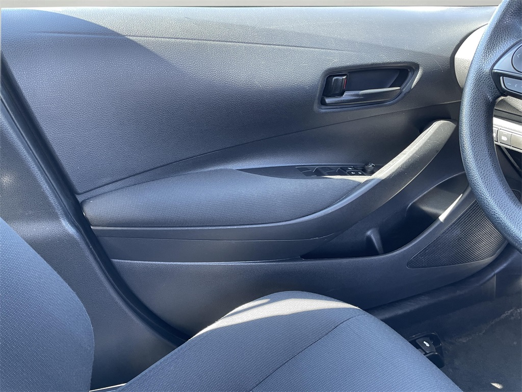 2022 Toyota Corolla LE photo 18