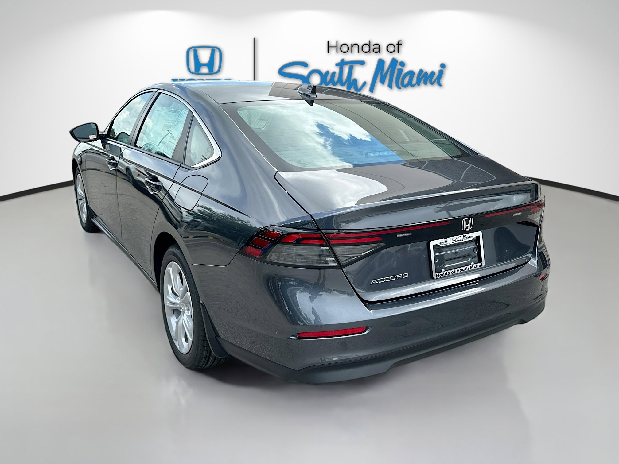 2025 Honda Accord LX photo 4