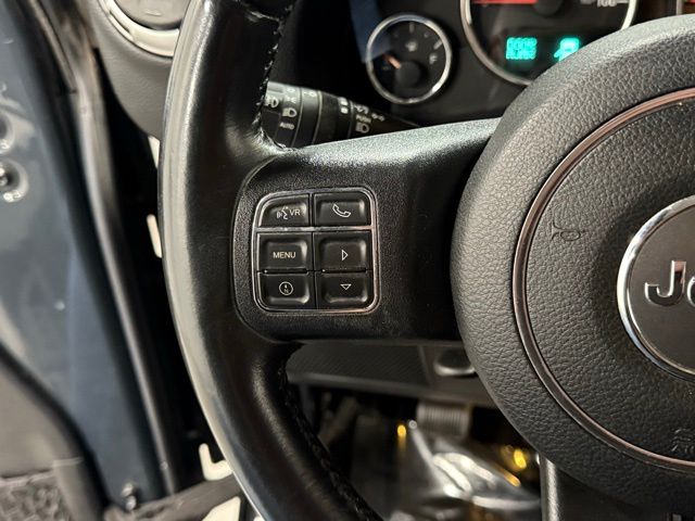 2016 Jeep Wrangler Unlimited Rubicon photo 12