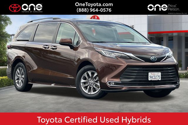 2023 Toyota Sienna XLE's photo