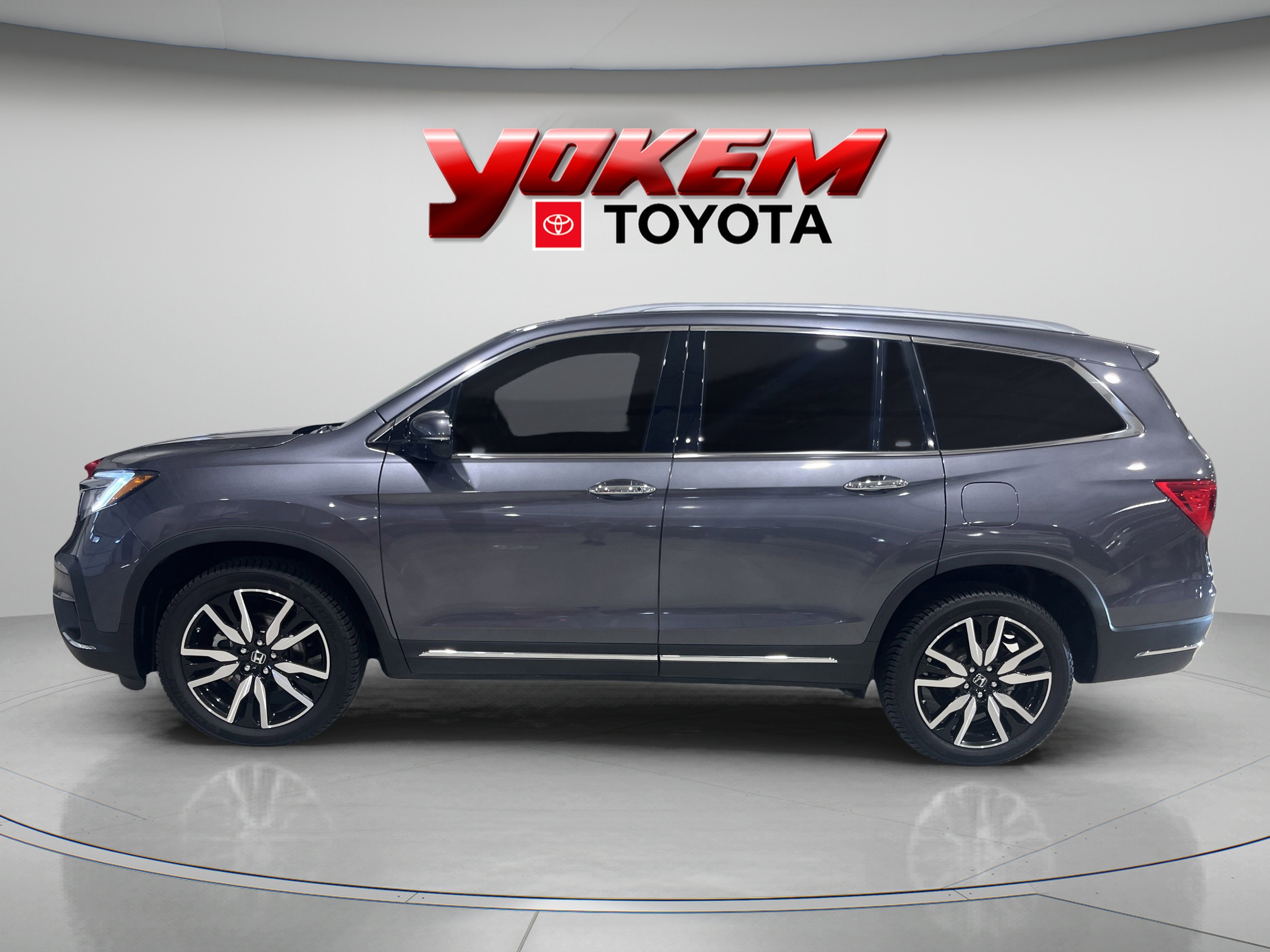 2022 Honda Pilot Touring photo 2
