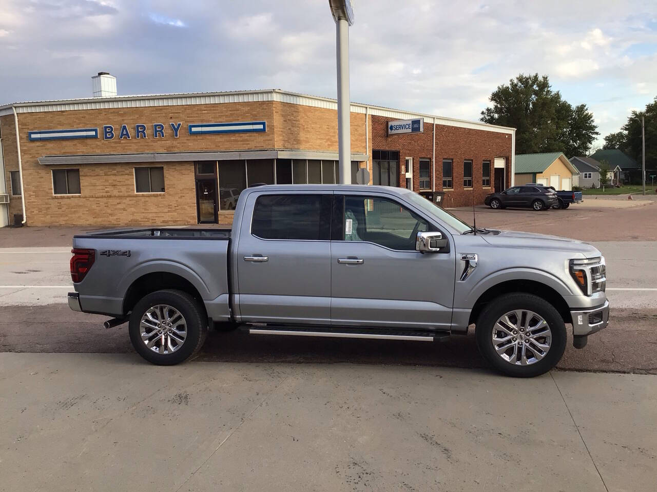 2025 Ford F-150 Lariat photo 2