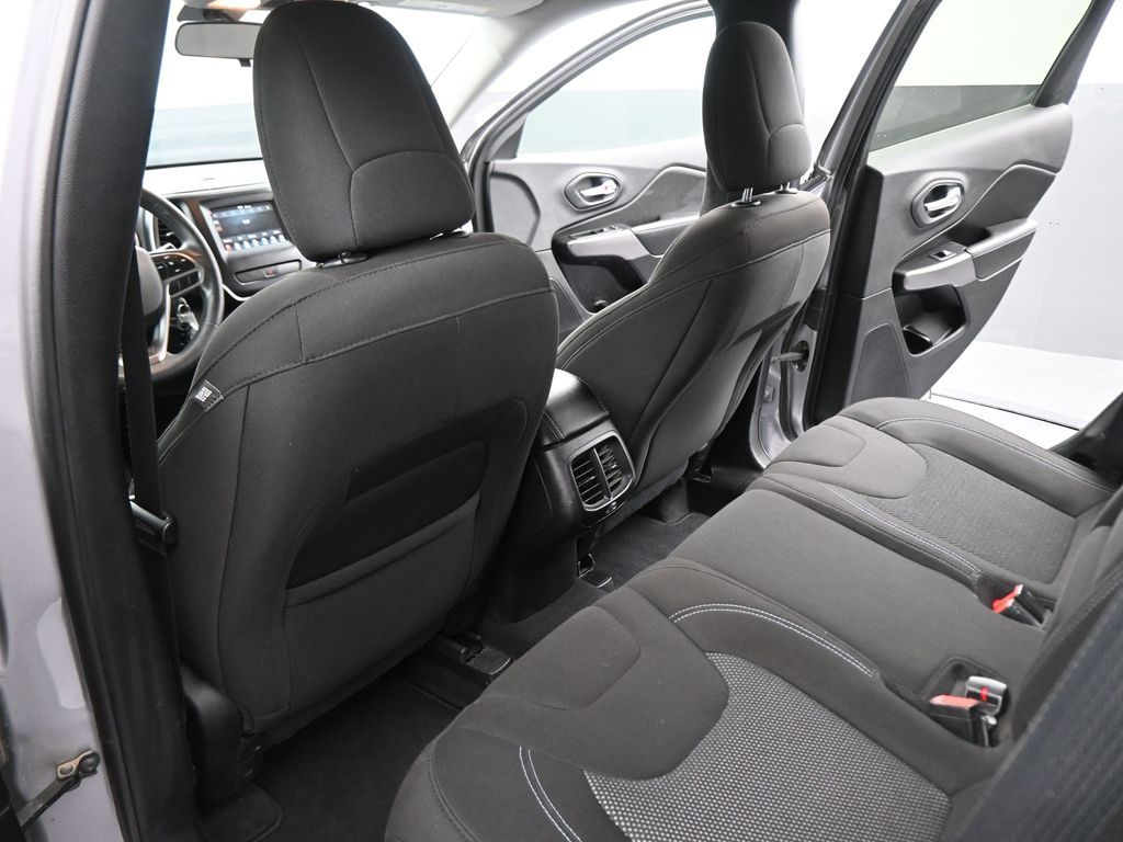 2019 Jeep Cherokee Latitude photo 37