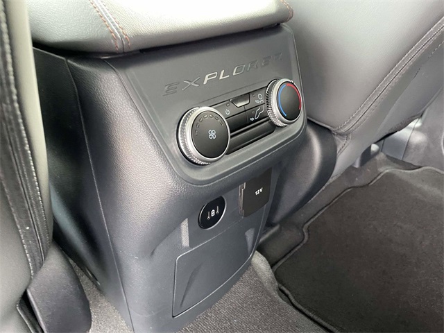 2025 Ford Explorer photo 7