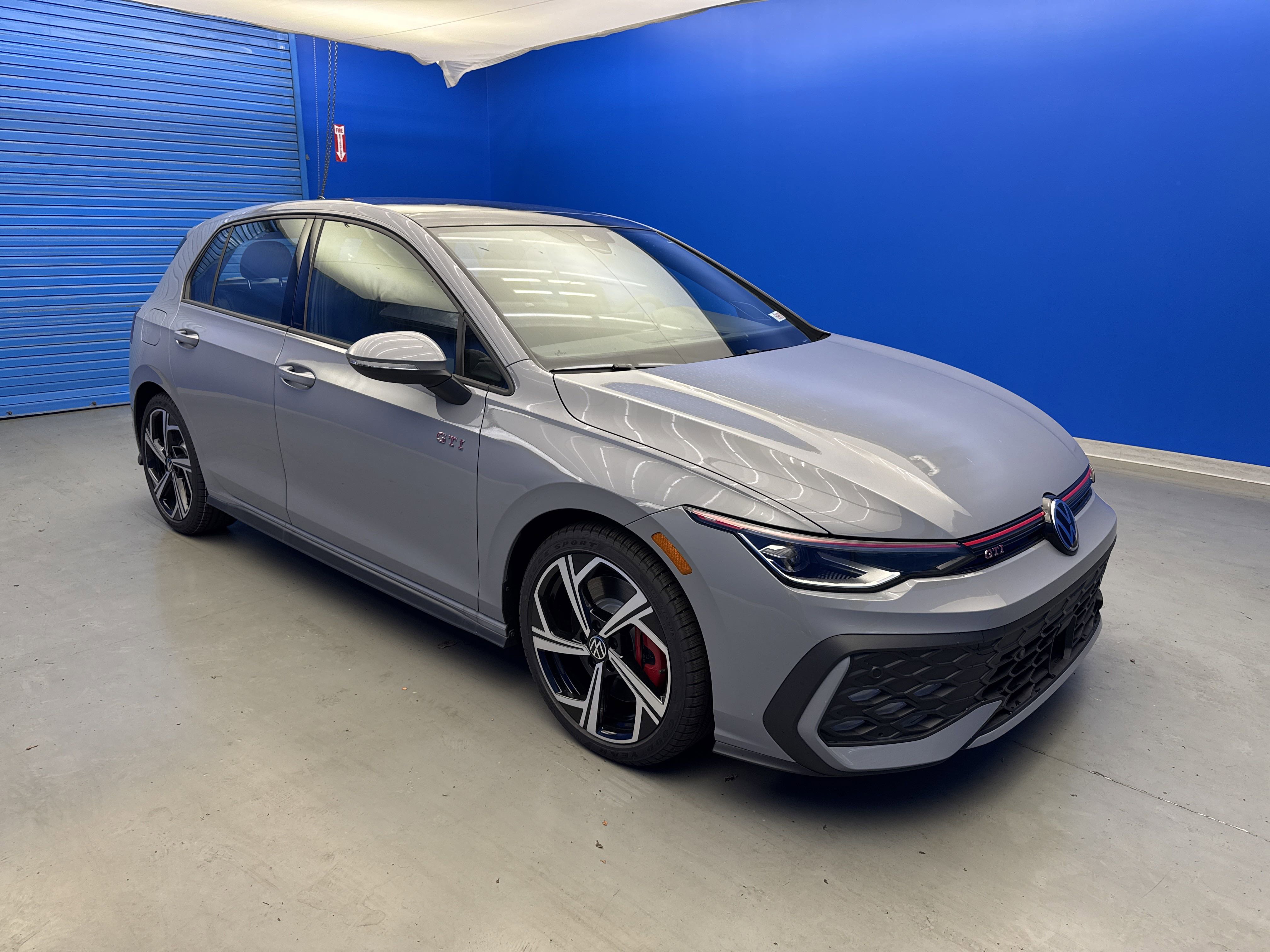 2025 Volkswagen Golf GTI SE photo 2