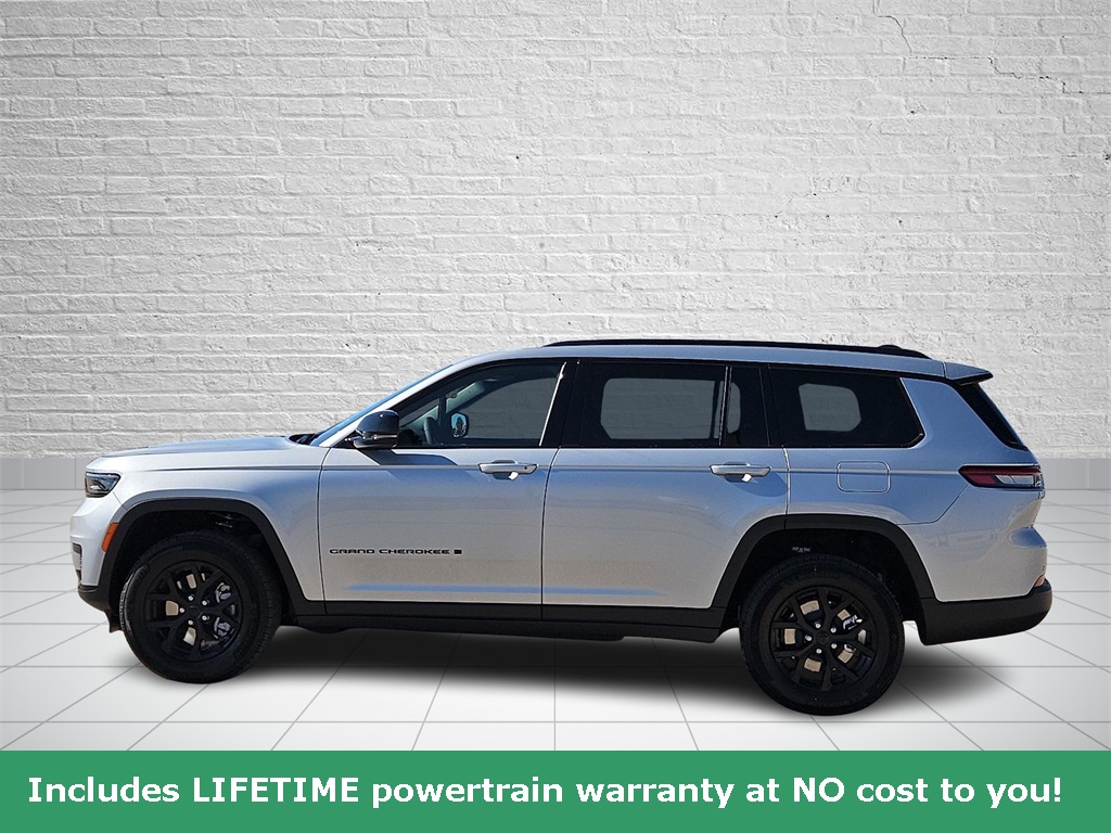 2025 Jeep Grand Cherokee Altitude photo 2