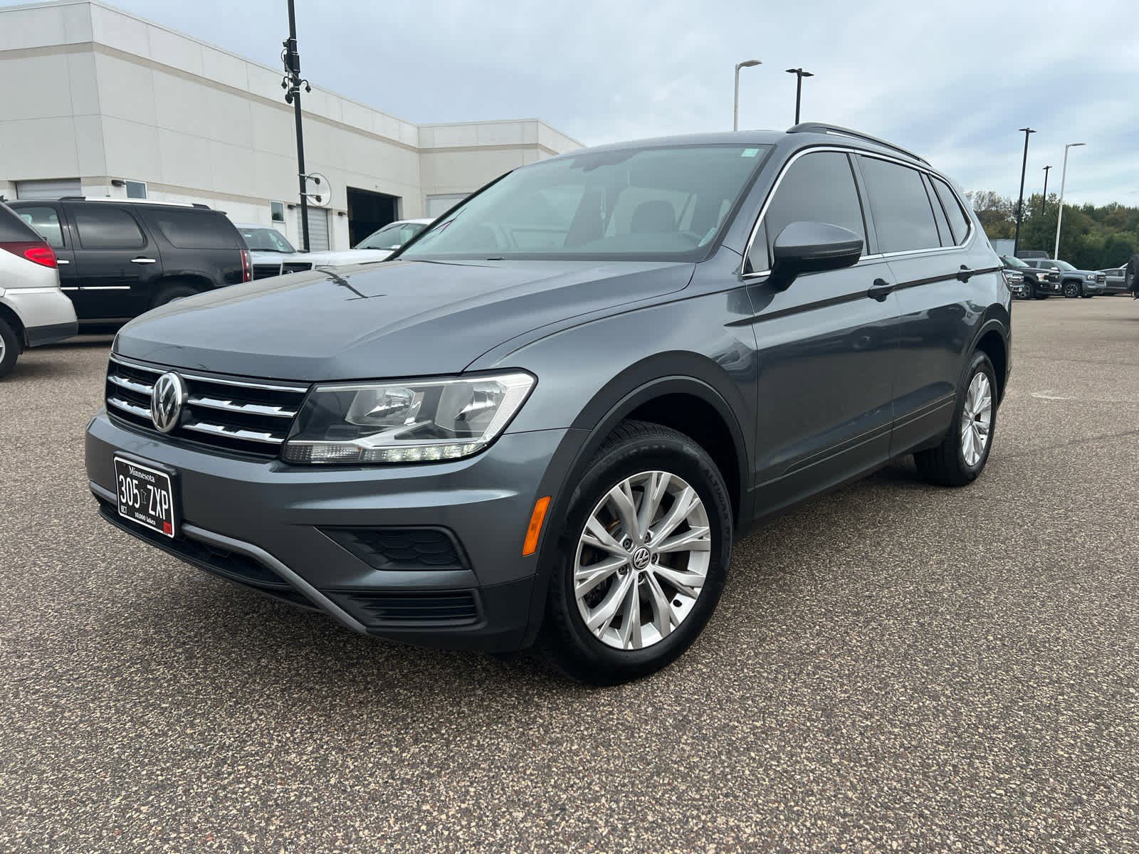 2019 Volkswagen Tiguan SE photo 2