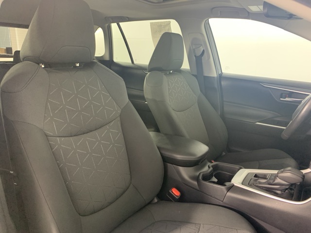2021 Toyota RAV4 XLE photo 25