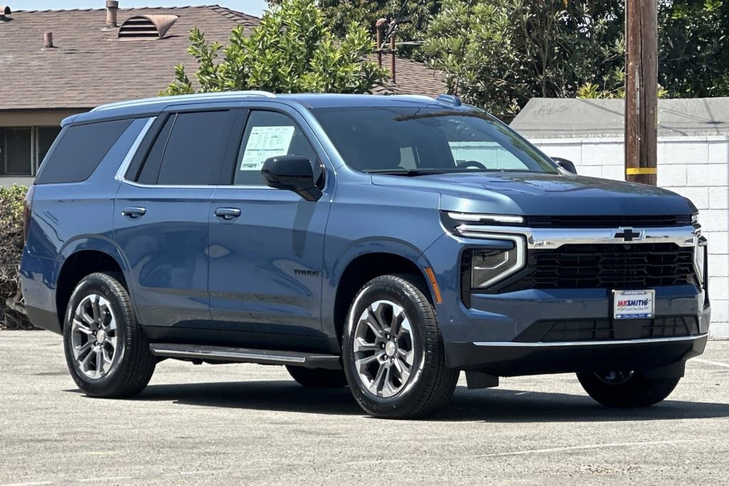 2025 Chevrolet Tahoe LS photo 2