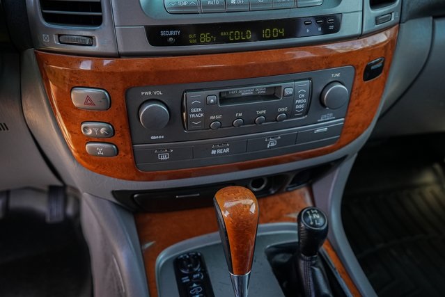2006 Lexus LX 470 photo 21