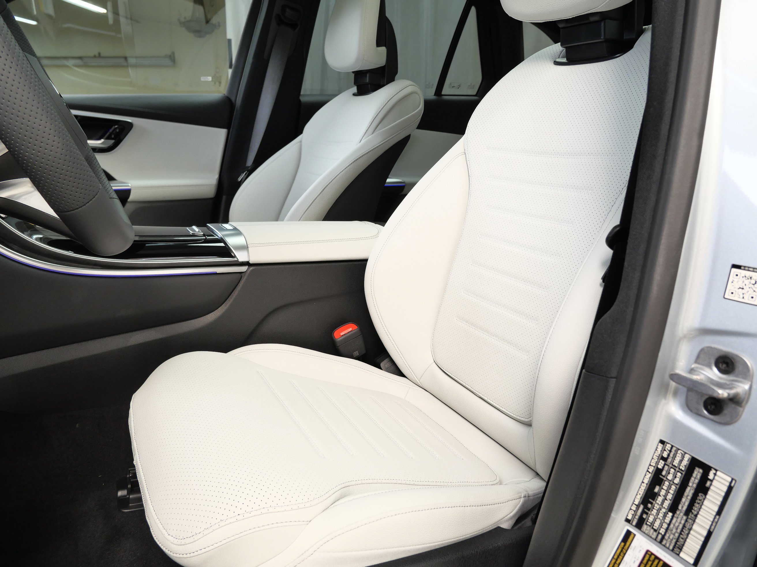 2026 Mercedes Benz GLC 300 4MATIC photo 2