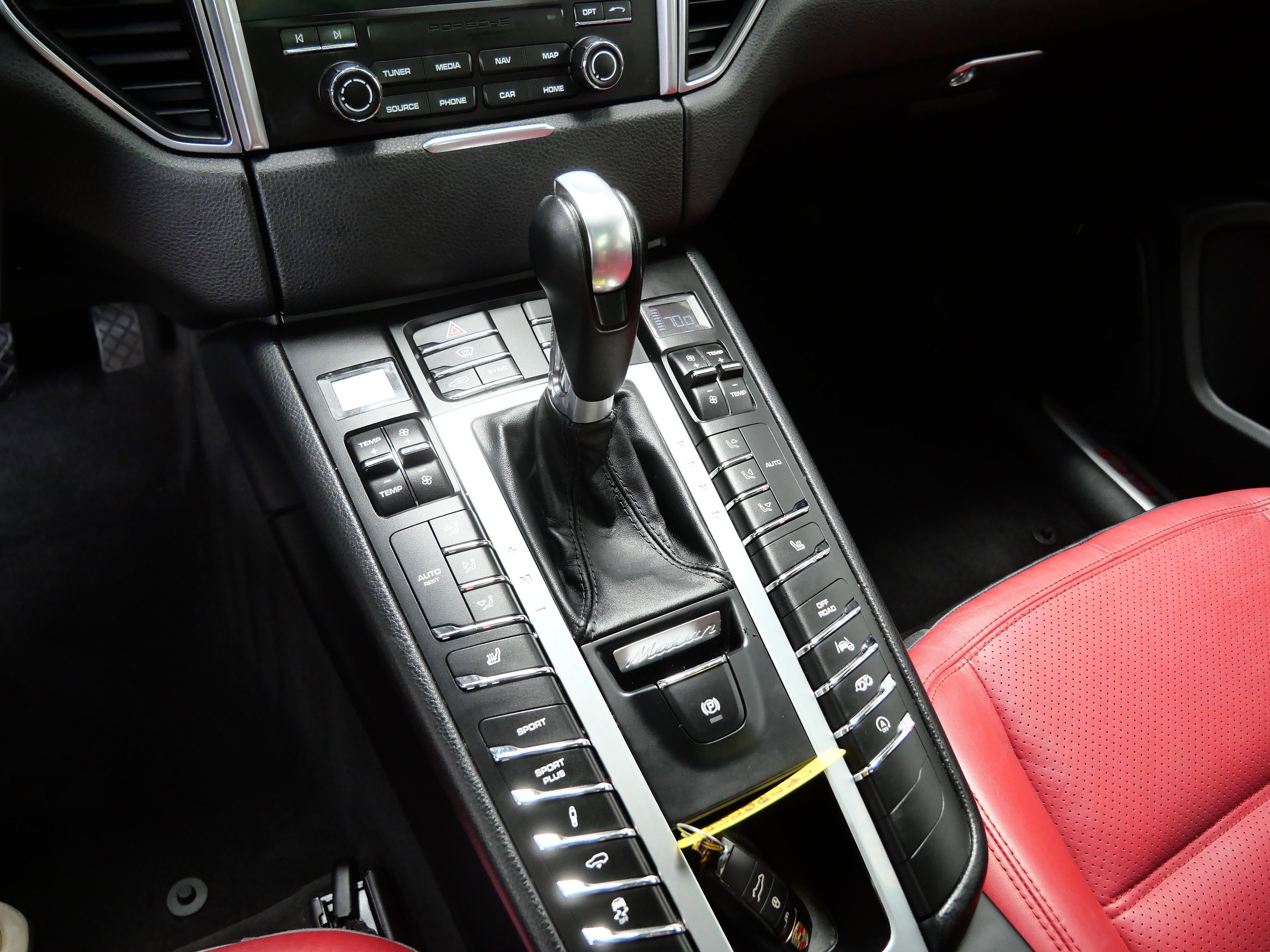 2017 Porsche Macan GTS photo 18