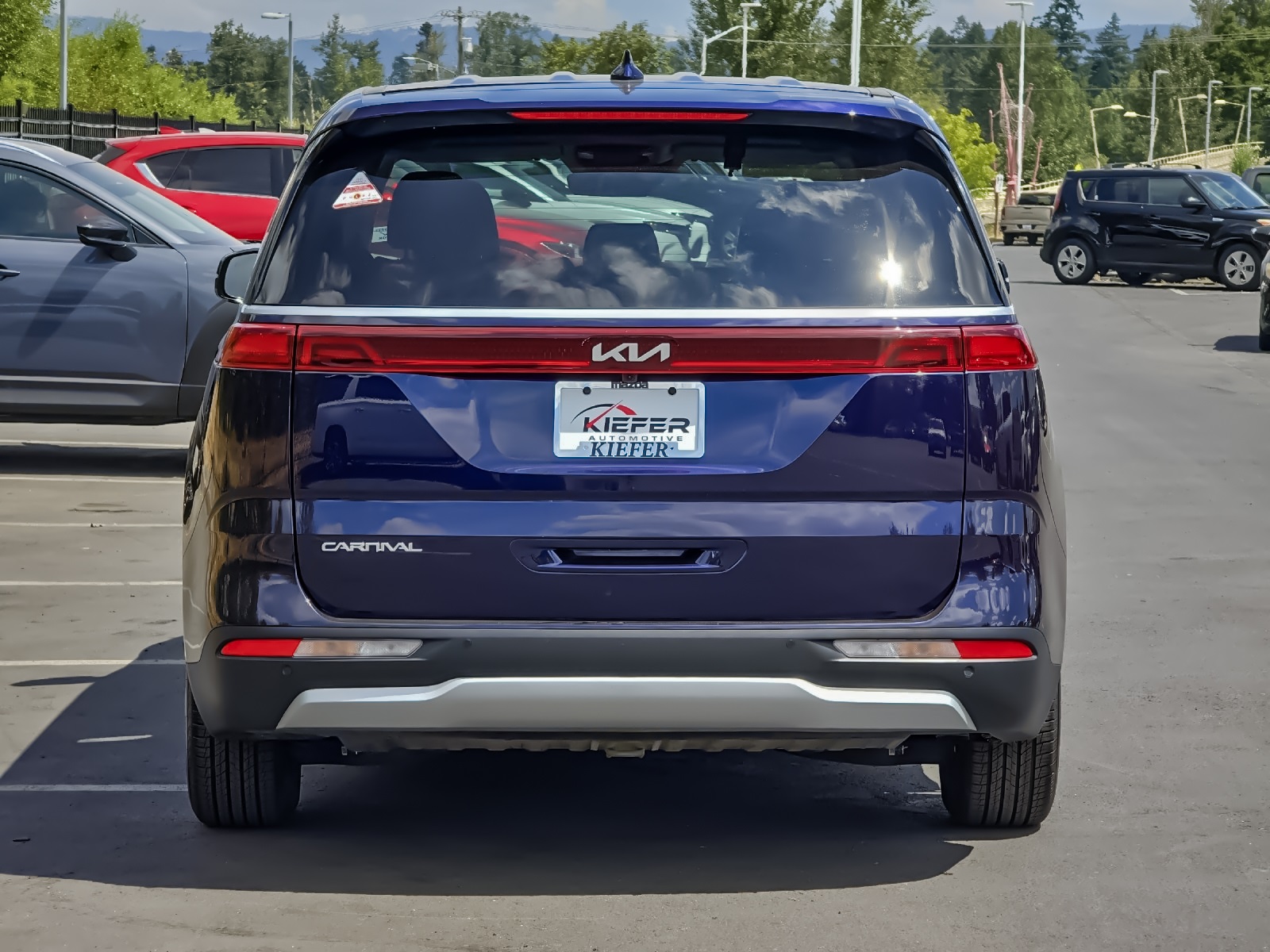 2024 Kia Carnival LX photo 2