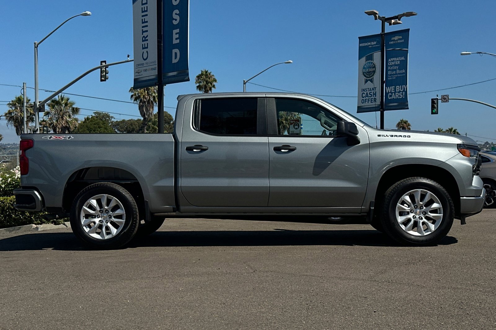 2025 Chevrolet Silverado 1500 Custom photo 3