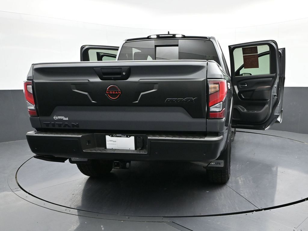 2024 Nissan Titan PRO-4X photo 24
